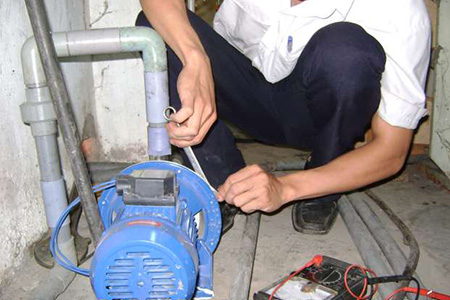 Thợ sửa máy bơm nước tại quận 3 - Dịch vụ sửa điện nước tại nhà giá rẻ 